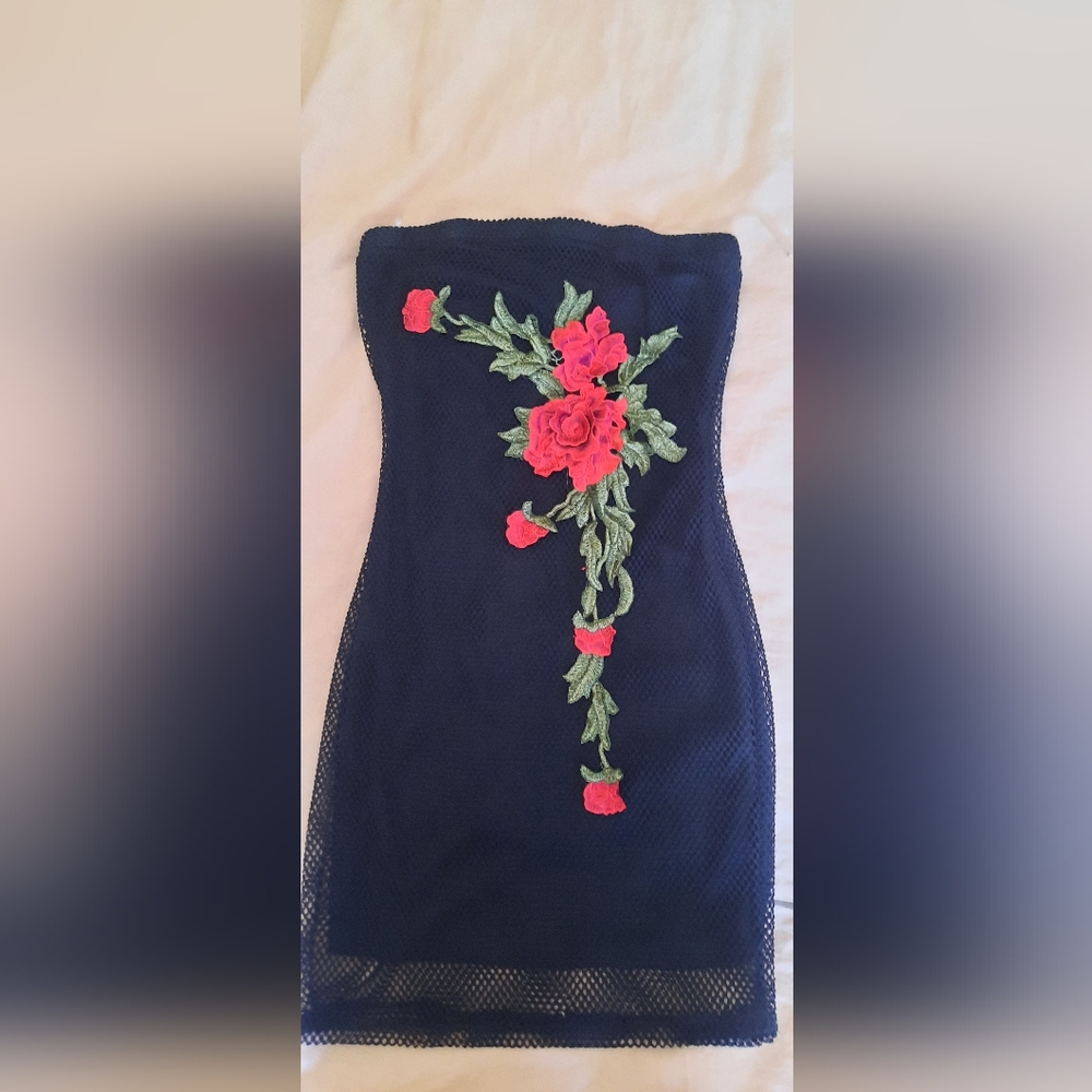 Elegant Black Dress with Floral Embroidery